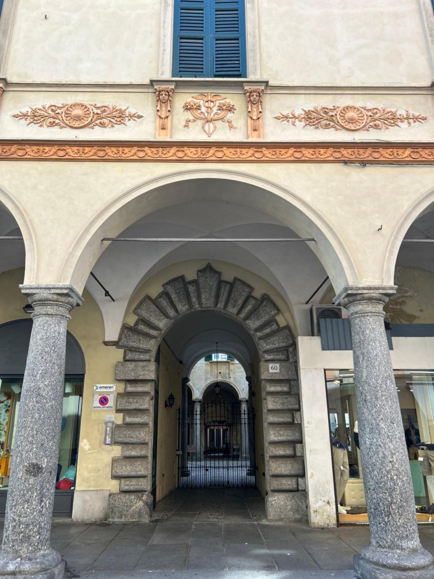 Porta Torre Como Apartment - By Relais Di Giada Kültér fotó