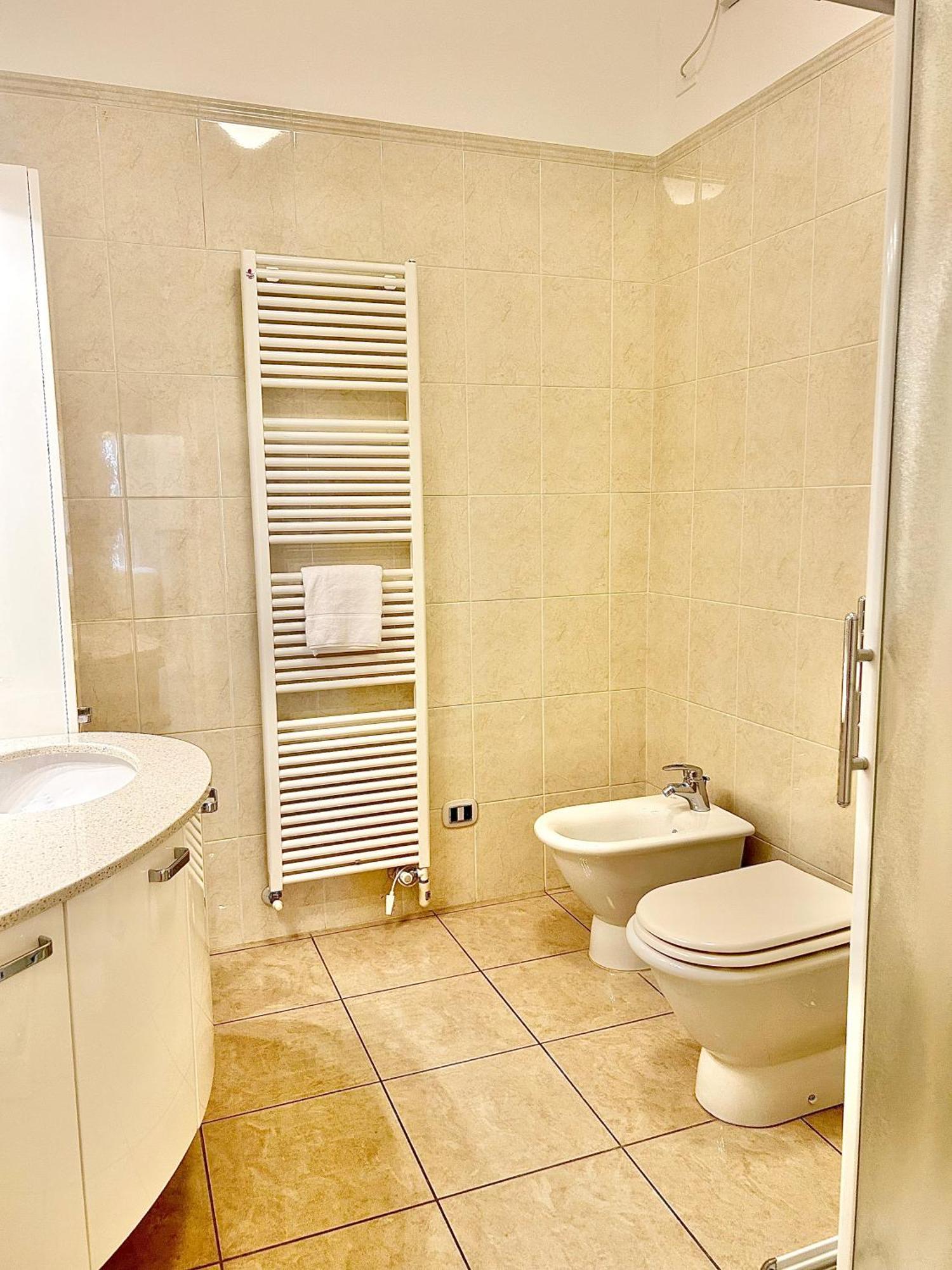 Porta Torre Como Apartment - By Relais Di Giada Kültér fotó